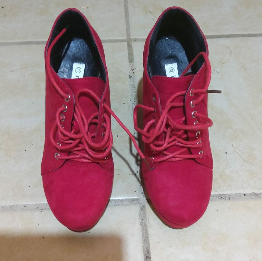 Women's Red Faux Suede High Heel Wedge Shoes Sz 8